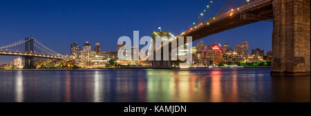 Evening panoramic view of Brooklyn Riverfront between the Manhattan Bridge and the Brooklyn Bridge. Dumbo, Brooklyn, New York City Stock Photo