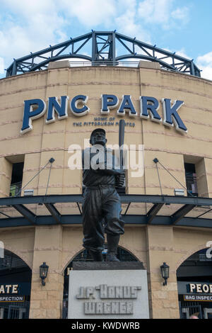 Johannes Peter 'Honus' Wagner PNC Park, the home field for the Pittsburgh Pirates Major League baseball team in Pittsburgh, Pennsylvania, USA. Stock Photo