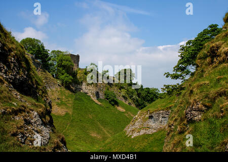 Peveril Castle in Castleton viewed from Cavedale Stock Photo