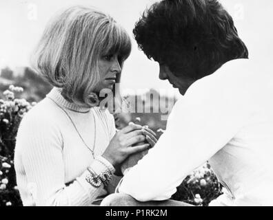 Original Film Title: SHAMPOO.  English Title: SHAMPOO.  Film Director: HAL ASHBY.  Year: 1975.  Stars: WARREN BEATTY; JULIE CHRISTIE. Credit: COLUMBIA PICTURES / Album Stock Photo