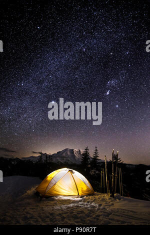 WA14515-00...WASHINGTON - Winter campsite on Suntop Mountain in the Baker-Snoqualmie National Forest. Stock Photo