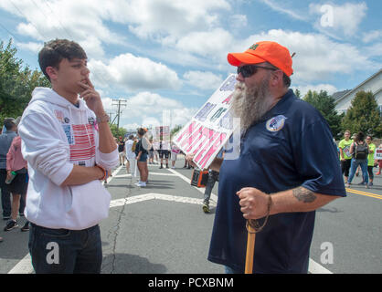 Fairfax,VA August 4 2018, USA:  Demonstrators on both sides of the gun control issue rally at the National headquarters of the National Rifle Association (NRA) in Fairfax, VA.  Dubbed  'The March on the NRA' protestors line the streets in fron the of headquarters.  DC.  Patsy Lynch/Alamy Stock Photo