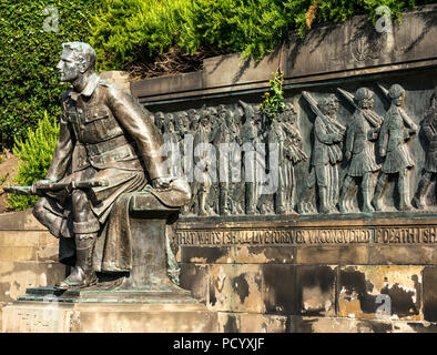 Sitting soldier statue wearing a kilt holding rifle, Princes Street Gardens, Edinburgh, Scotland, UK Scottish American war memorial, The Call 1914 Stock Photo