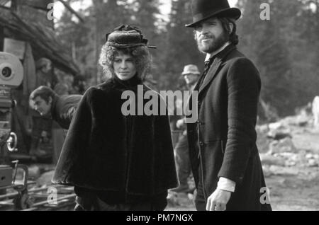 Studio publicity film still from 'McCabe & Mrs. Miller' Julie Christie, Warren Beatty 1971 Warner Brothers   File Reference # 31202 932THA Stock Photo