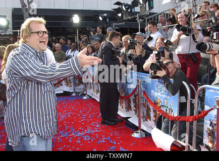 Drew Carey arrives to the world premiere of Robots on March 6, 2005, in Los Angeles.  (UPI Photo/John Hayes) Stock Photo