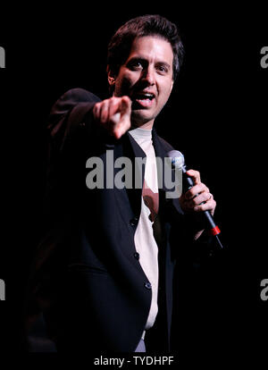 Ray Romano performs his comedy show at the Jackie Gleason Theater in Miami Beach, Florida on March 10, 2006. (UPI Photo/Michael Bush) Stock Photo