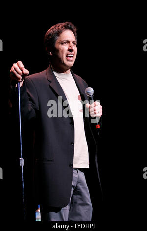 Ray Romano performs his comedy show at the Jackie Gleason Theater in Miami Beach, Florida on March 10, 2006. (UPI Photo/Michael Bush) Stock Photo