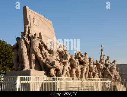 Revolutionary monument in front of the Mausoleum of Mao Zedong (Chairman Mao) in Tiananmen Square, Beijing. Tiananmen Square, Mausoleum of Mao Beijing Stock Photo