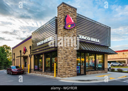 Taco Bell fast food Mexican restaurant in Snellville (Metro Atlanta), Georgia. (USA) Stock Photo