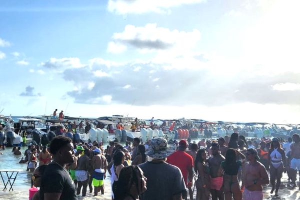 La population Saint-Lucienne, habituée au "Wave party" est prête à acceuillir la Martinique, la Guadeloupe et les autres acribéens