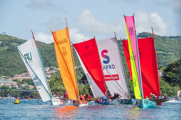 Derniére ligne droite du Tour de Martinique des Yoles Rondes 2023