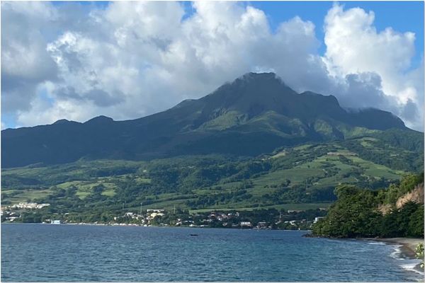 La Montagne Pelée de Saint-Pierre, vue depuis le Carbet