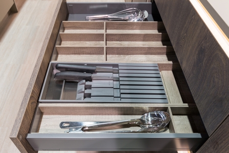 Cutlery divider