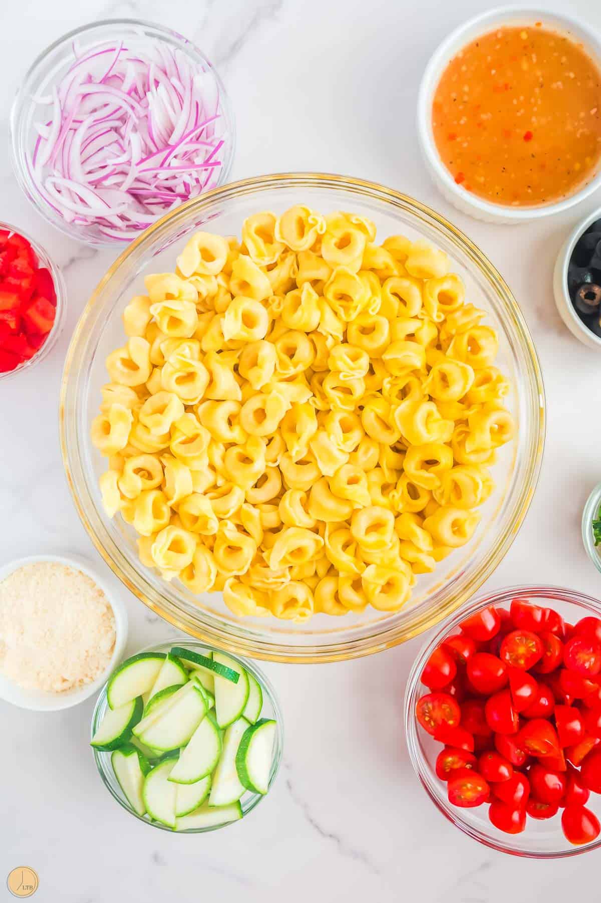 fresh veggies and fresh tortellini in a bowl