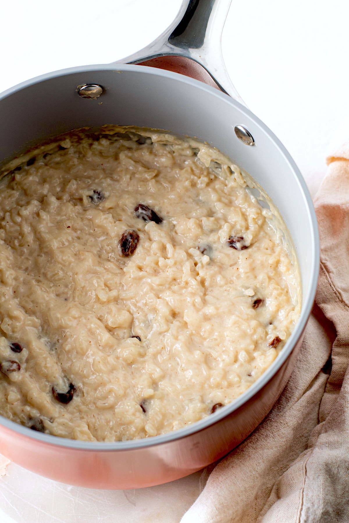 Vegan rice pudding in a pot.