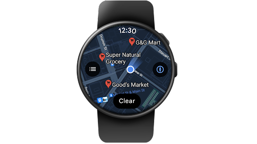 Akıllı saatte Wear OS için Google Haritalar kullanılarak bir marketin yeri belirleniyor ve bilgileri görüntüleniyor.