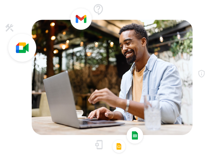 Grafisk illustration af en Google Workspace-kunde med en bærbar computer og ikonerne for Google Meet, Gmail, Slides og Sheets. 