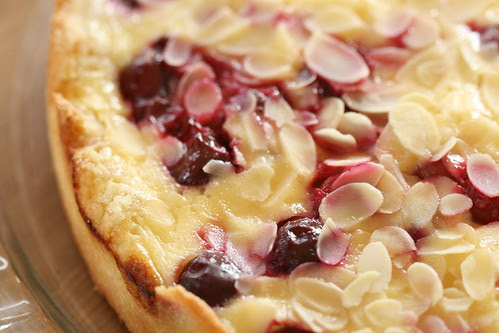 Cherry Marzipan Tart / Kirsi-martsipanikook