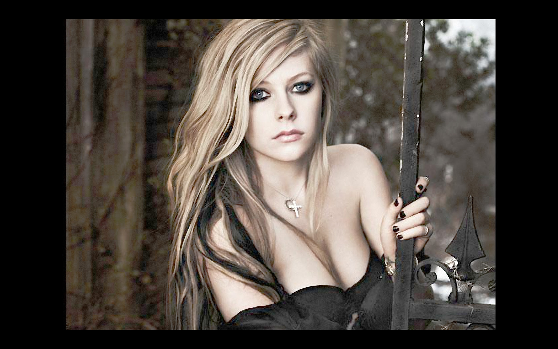 Avril Lavigne アヴリル ラヴィーン 壁紙 ファンポップ