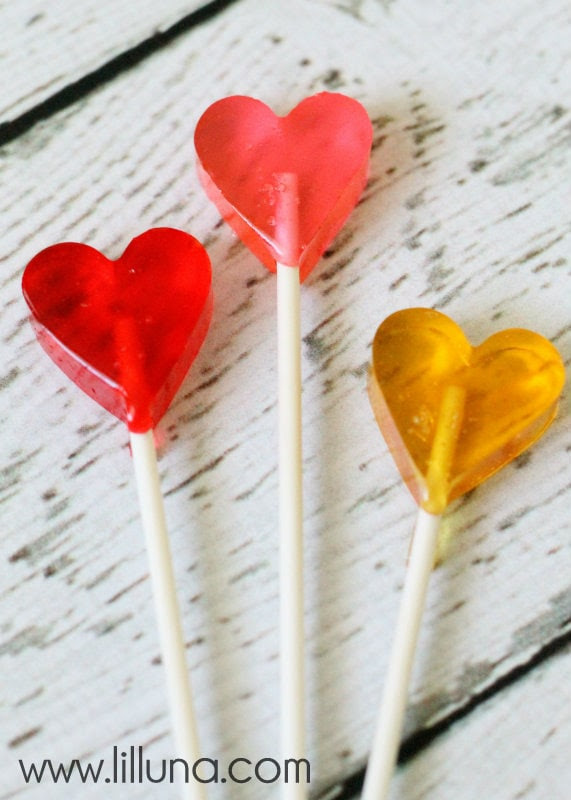 Adorable Homemade Valentines Suckers. { lilluna.com }