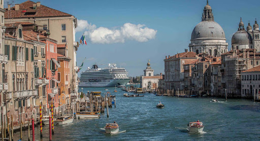 Viking-Star-Venice - Viking Star seen from the Grand Canal in Venice.