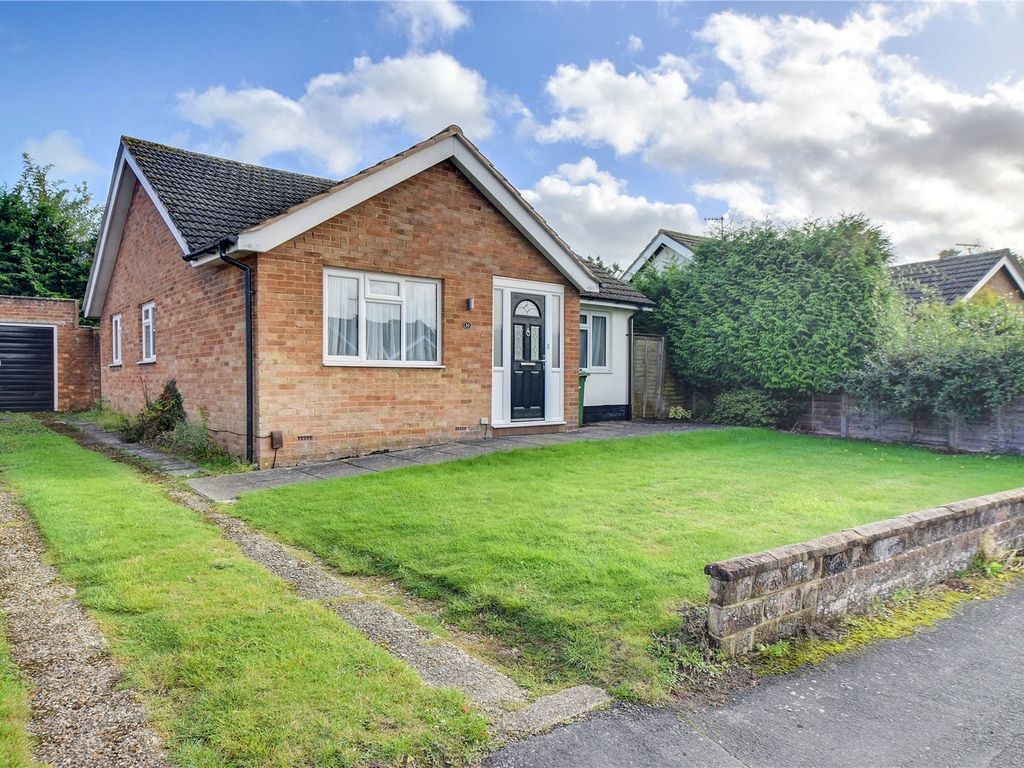 3 bed bungalow for sale in Buckingham Road, Petersfield, Hampshire GU32 ...