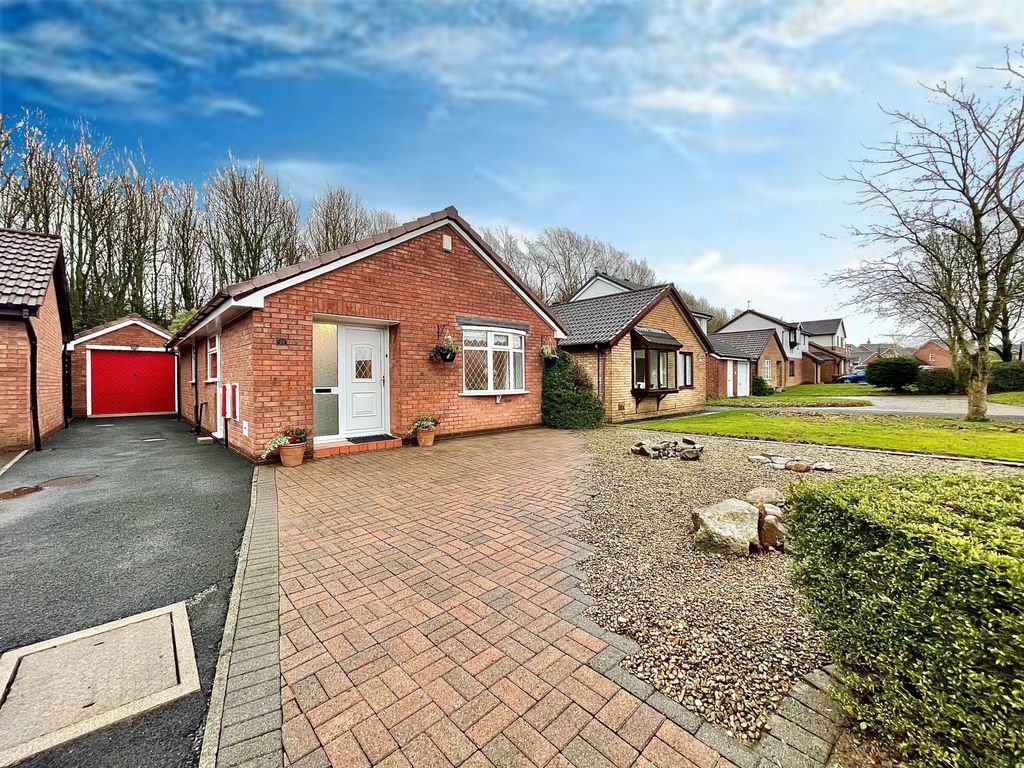 2 bed bungalow for sale in The Pennines, Preston PR2 - Zoopla