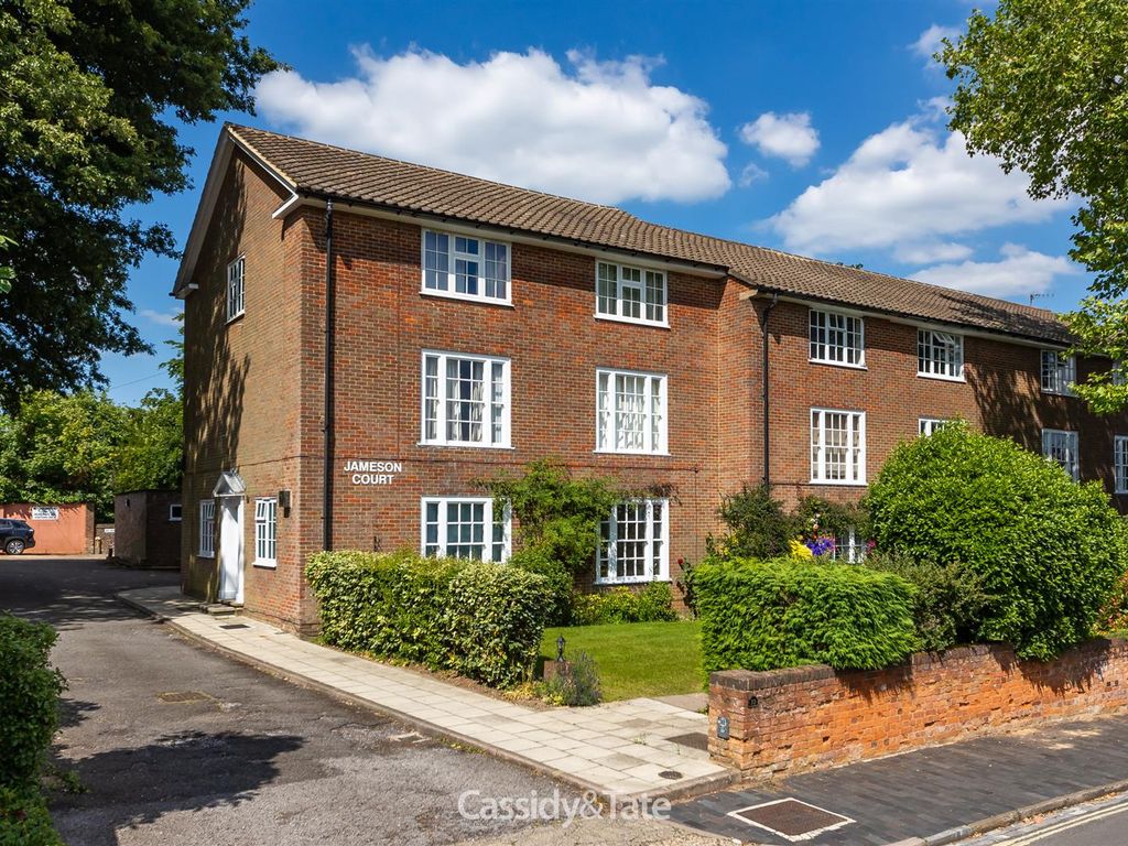 2 bed maisonette for sale in Jameson Court, 33, Avenue Road, St Albans ...