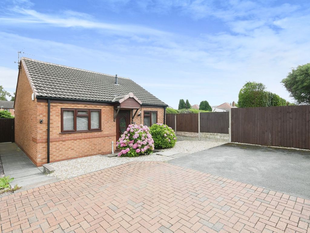 2 bed detached bungalow for sale in Whitney Close, Mansfield NG19, £ ...