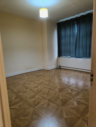 Thumbnail Terraced house to rent in Robinson Road, Colliers Wood, London