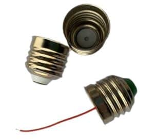 Tin-soldering e27 lamp caps cord wires