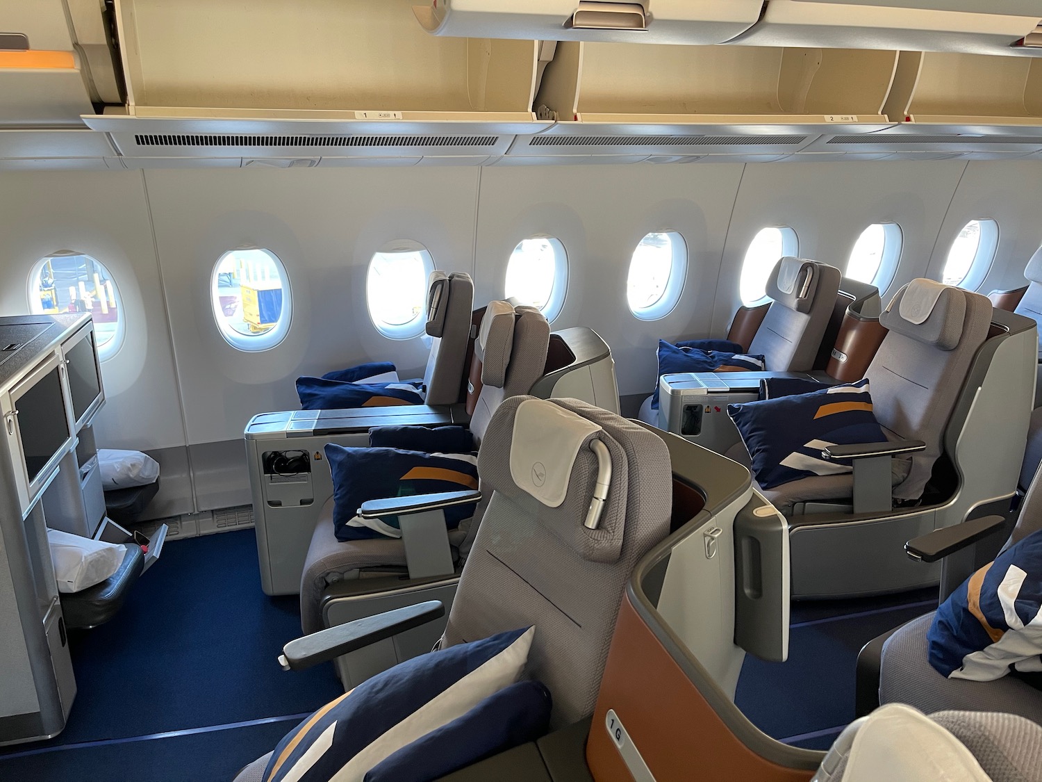 Review: Lufthansa A350 Business Class - Live and Let's Fly