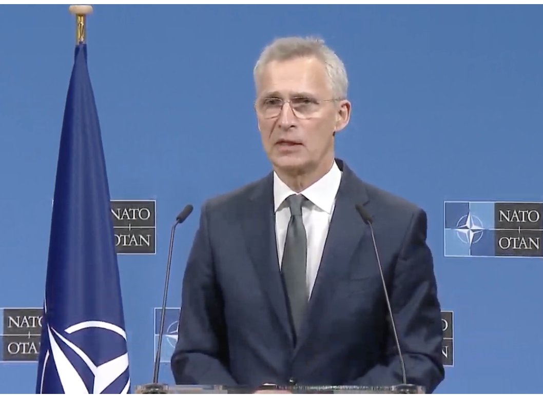 El jefe de la OTAN, Stoltenberg, se pone del lado de Ucrania -potencialmente en contra de Estados Unidos- al decir que Kyiv tiene derecho a determinar objetivos legítimos para defenderse de la agresión ilegal de Rusia.