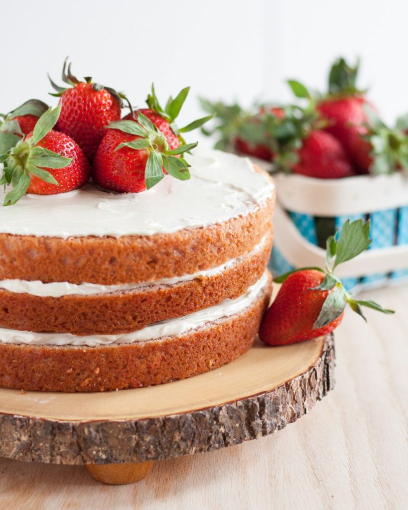 Fresh-strawberry-cake-from-scratch