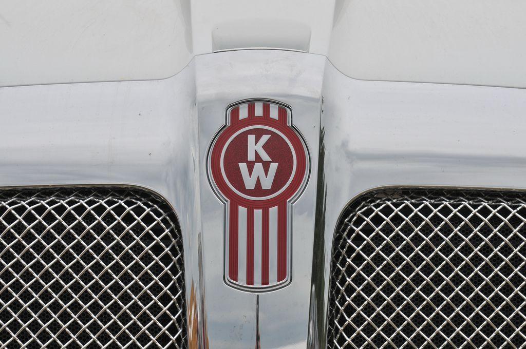 Kenworth Grill Logo - Kenworth Logo Pembroke Airport Petawawa, Ontario Canada 06… | Flickr