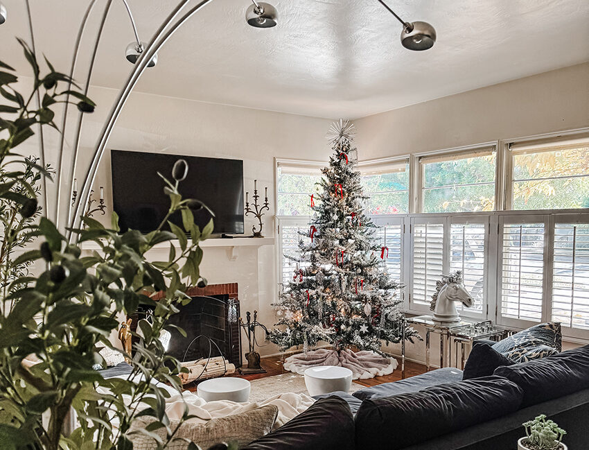 2024 Christmas - living room with tinsel tree with red bows