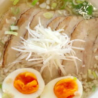 浦添・結の町「麺恋食堂」で喜多方ラーメン（醤油）大盛り