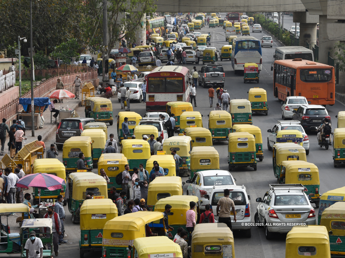 Delhi CNG Price Hike: Delhi cab, auto drivers threaten strike against CNG  price hike, demand fare revision - The Economic Times