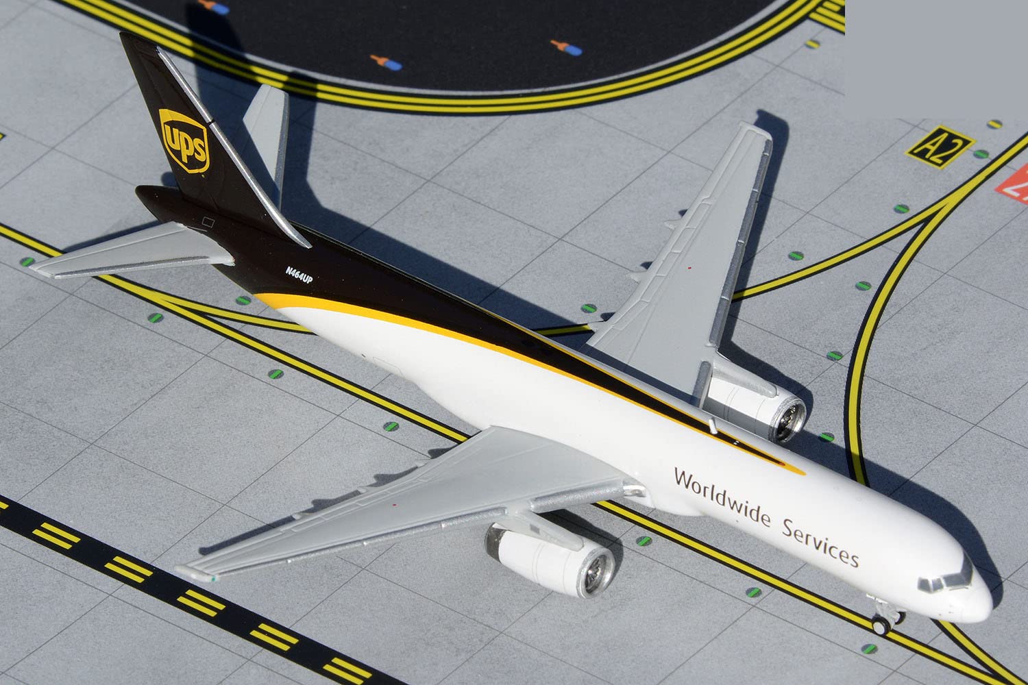 GeminiJets GJUPS1992 UPS Boeing 757-200PF N464UP; Scale 1:400