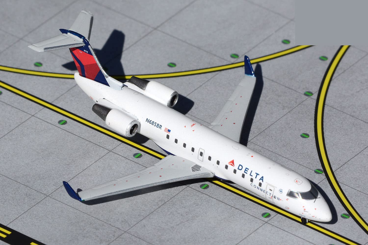 GeminiJetsGJDAL2034 Delta Connection CRJ-200LR N685BR; Scale 1:400