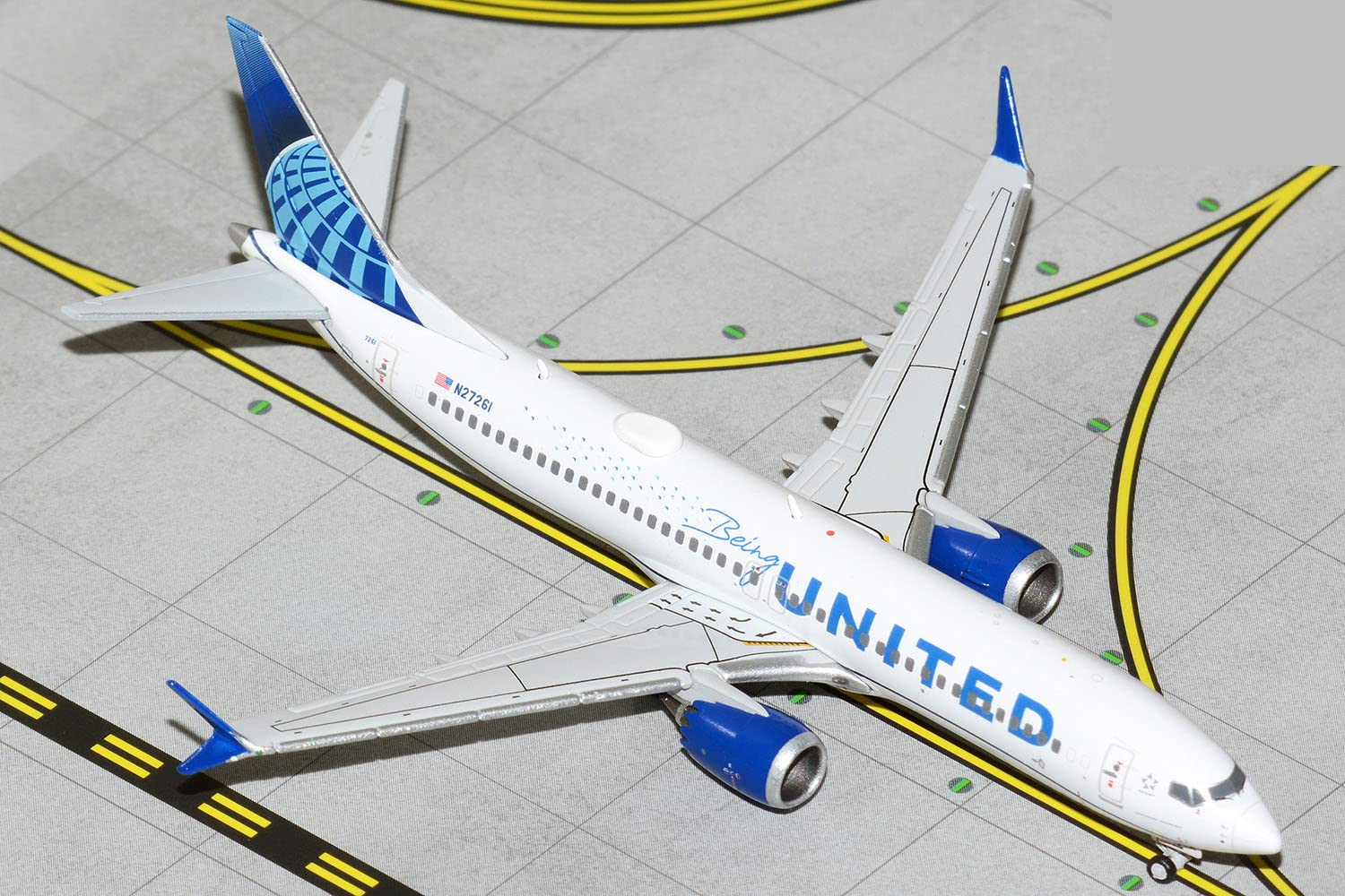 GeminiJets GJUAL2074 United Airlines Boeing 737 MAX 8 Being United; Scale 1:400