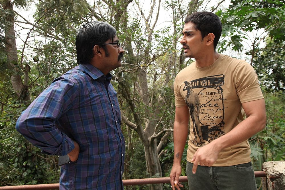 Siddharth and Karunakaran in Jigarthanda (2014)