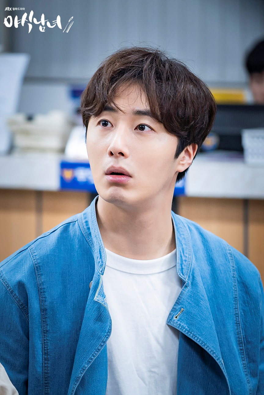 Jung Il-woo in Sweet Munchies (2020)