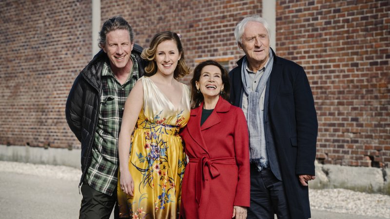 Hannelore Elsner, Günther Maria Halmer, Richard Huber, and Marlene Morreis in Lang lebe die Königin (2020)