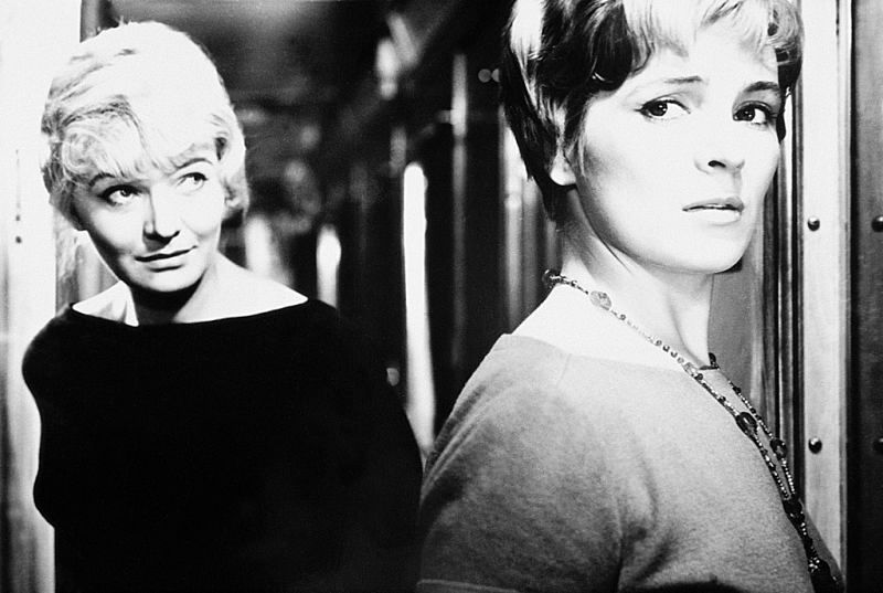 Teresa Szmigielówna and Lucyna Winnicka in Night Train (1959)