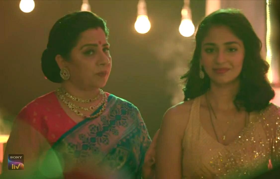 Alka Badola Kaushal and Vidhi Pandya in Mose Chhal Kiye Jaaye (2022)