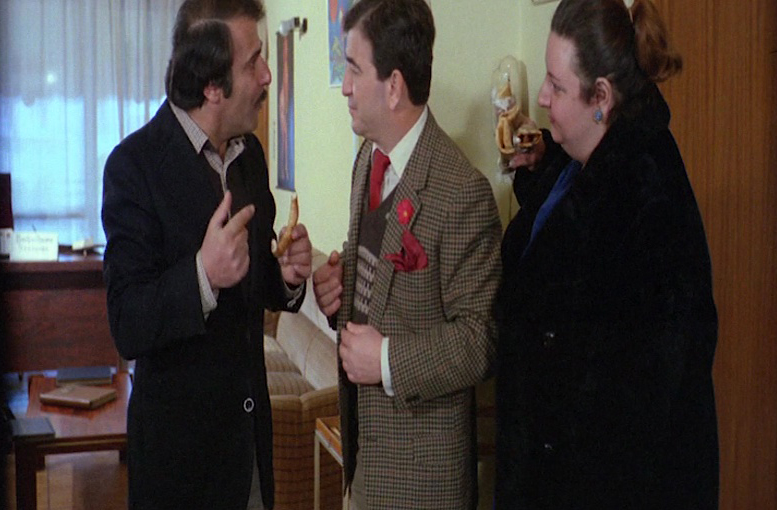 Vasilis Malouhos, Thanos Papadopoulos, and Maria Davidopoulou in Mitsos, the Laughing Stock (1984)