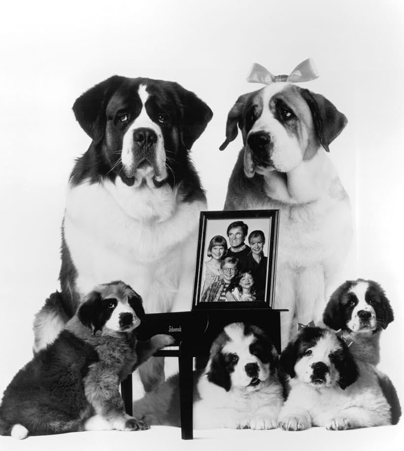 Charles Grodin, Bonnie Hunt, Nicholle Tom, Christopher Castile, Sarah Rose Karr, and Chris in Beethoven's 2nd (1993)