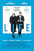 Robert Pattinson and Dane DeHaan in Life (2015)