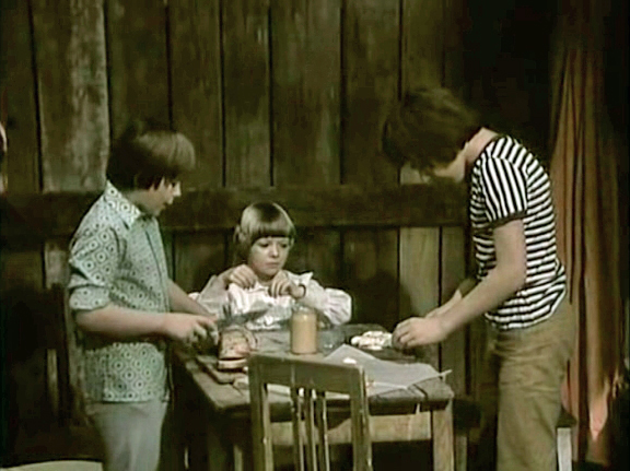 Lubor Cajka, Matej Landl, and Zuzana Pravnanská in Spadla z oblakov (1978)